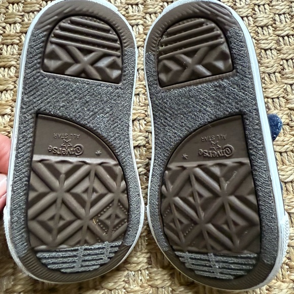 Converse Chuck Taylor All Star Velcro shoes, toddler size 5 - Picture 5 of 6